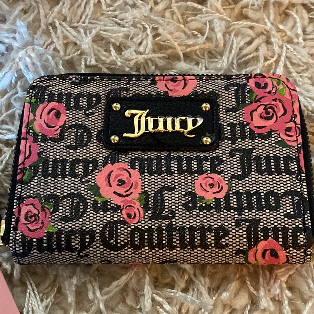 Juicy Couture NWT small zipper wallet in Pink Bloom Black